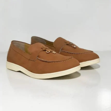 Mocassins en cuir Camel pour femme, élégants et confortables.