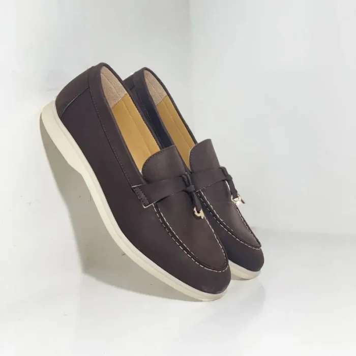 Mocassins en cuir Marron pour femme, élégants et confortables.